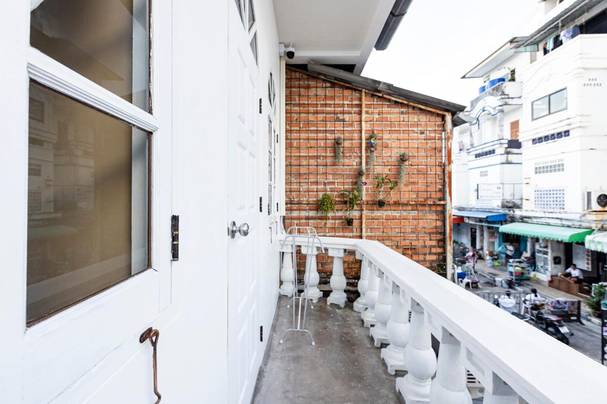 Sweett Lemon Hostel Patong Экстерьер фото